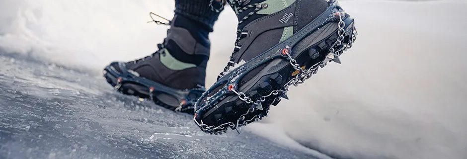 Gr�del, Ketten und Spikes f�r sicheren Halt auf Eis, Schnee und winterlichen Wegen